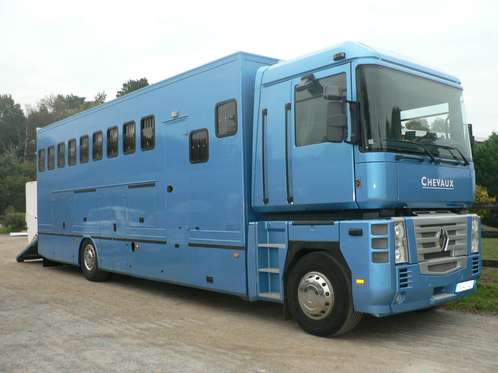 Camion store transport chevaux