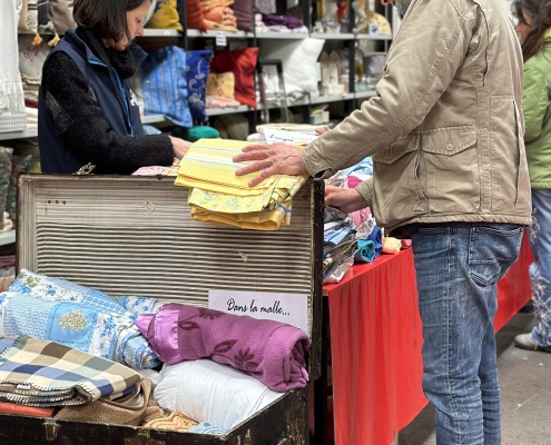 Photo Braderie Brignais Stand Linge